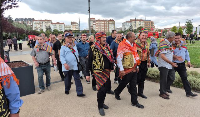 Eskişehir’de Yörük Yürüyüşü’ne renkli görüntüler damga vurdu