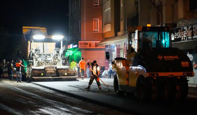 Eskişehir’de gece mesaisi! Şehir uyurken yollar yenileniyor