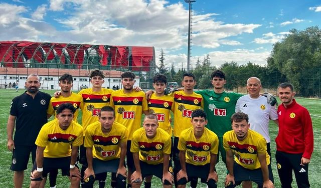 Eskişehirspor'un gençleri Karacabey’i konuk etti