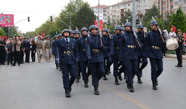 Eskişehir'de 30 Ağustos coşkusu: Büyük Zafer'in 104. yılı törenlerle kutlandı
