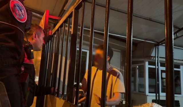 Eskişehir’de camide mahsur kaldı: Yardım istemek için taş attı