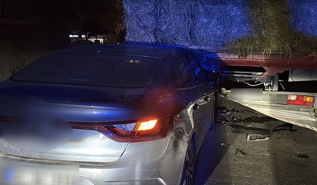 Eskişehir'de tıra arkadan çarpan sürücü ölümden döndü
