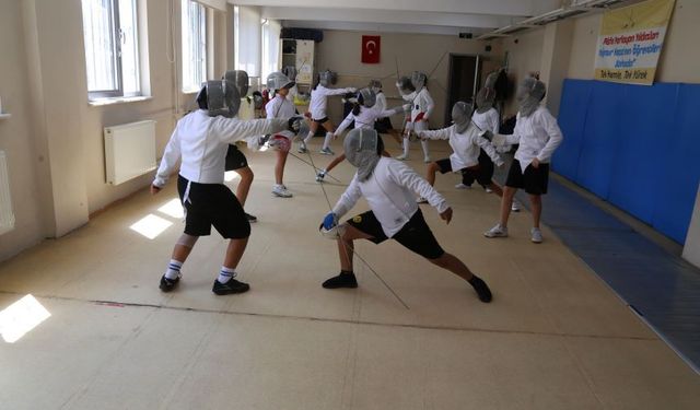 Kılıçlar yüksek tempoda antrenman yapıyor