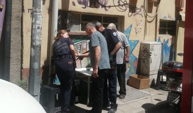 Eskişehir'de esnaf ihbar etti, itfaiye kurtardı