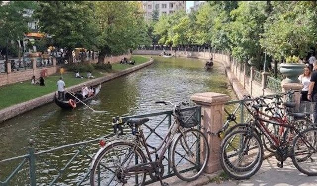 Adalar'da uyarılar dikkate alınmadı: Elektrikli araç korkuluğa bağlandı