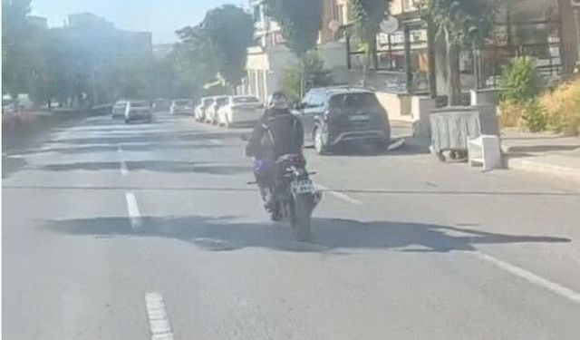Eskişehir'de motosiklet sürücüsünden tehlikeli hareket