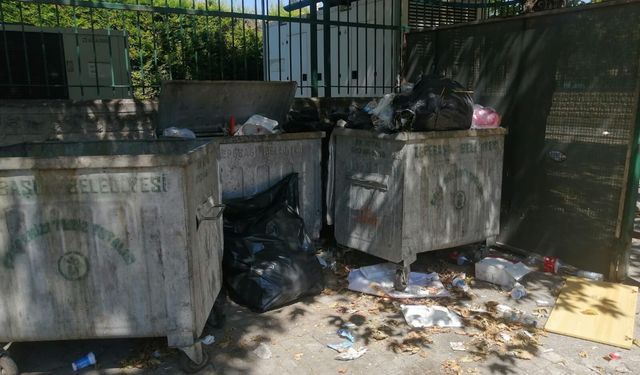 Eskişehir'in gözde parkında çöp tepkisi! konteynerler taştı!