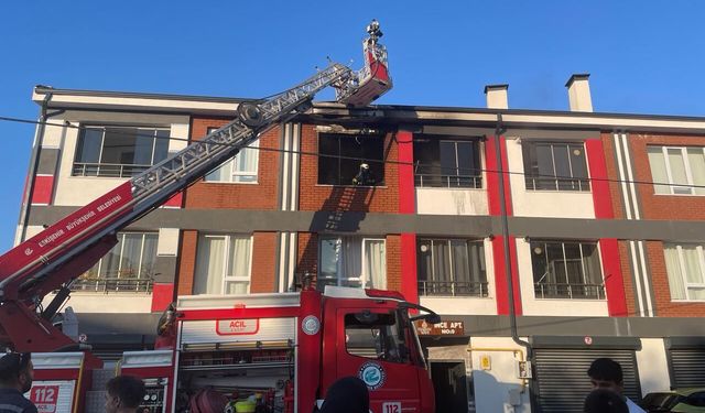 Eskişehir'de apartmanda yangın çıktı: 1'i çocuk 4 kişi hastanelik oldu!