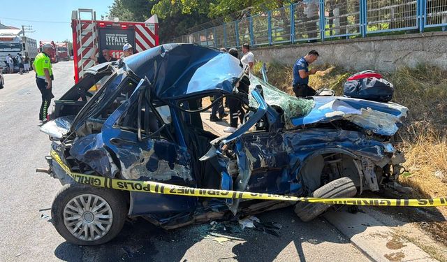Eskişehir'de zincirleme kaza: Hurdaya dönen araçta can verdi!