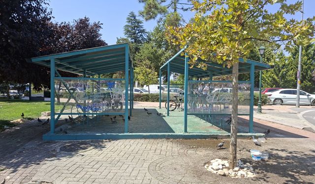 Eskişehir'de bisiklet parkında kirlilik