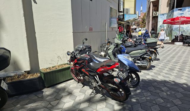 Eskişehir'de gelişigüzel park bitmiyor