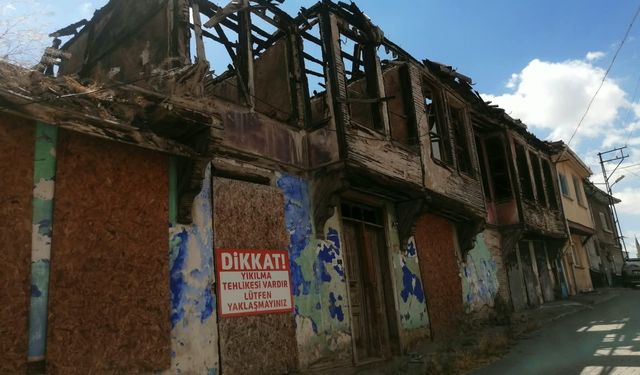Eskişehir'de geliyorum diyen tehlike: Eski binalar korku saçıyor