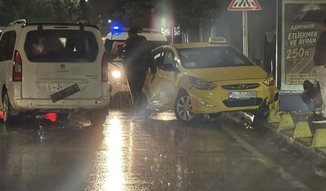 Eskişehir’de sağanak kazayı beraberinde getirdi: 3 yaralı!