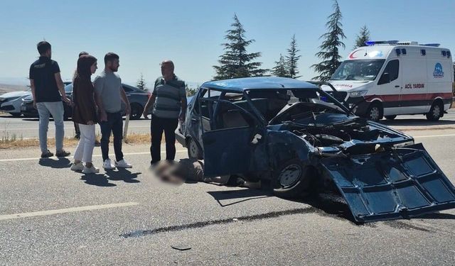 Eskişehir’de iki araç birbirine girdi: 1’i bebek, 1’i çocuk 6 yaralı!