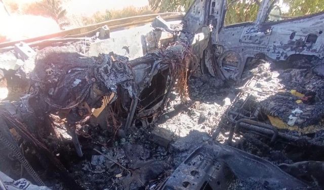 Eskişehir'de kargo aracı alev topuna döndü! Sürücü son anda canını kurtardı
