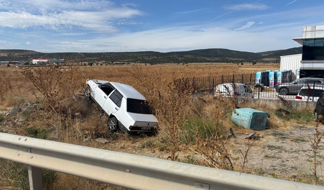 Kütahya’da otomobil boş araziye savruldu: 1 yaralı