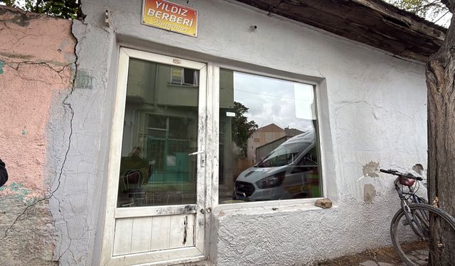 Eskişehir'de hareketli gece: Kapısını kırıp kundaklamaya çalıştılar