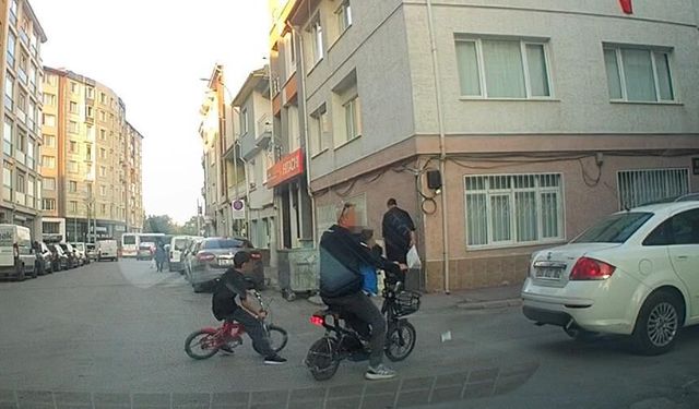 Eskişehir’de korkutan anlar kamerada: Bisikletli çocuk son anda kurtuldu