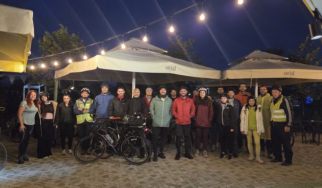 Eskişehir'de bisikletlilerden yağmura rağmen 35 kilometrelik tur