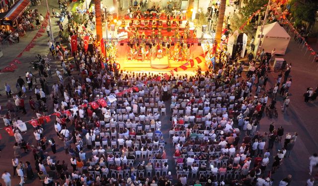 Eskişehir’in genç müzisyenleri Mudanya’da Zafer Bayramı coşkusu yaşattı