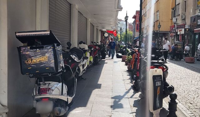 Eskişehir'de kaldırım işgali son bulmuyor: Yayalar isyanda