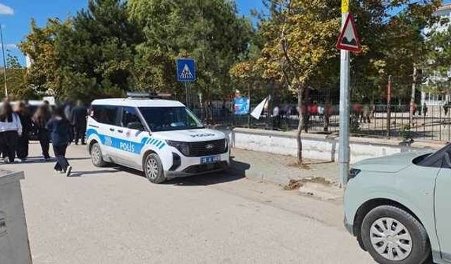 Eskişehir’deki okulda hareketli dakikalar:  Öğrenci polis merkezine götürüldü!