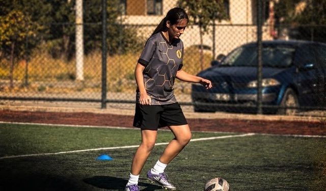 Konca Spor’da kız futbol okulu çalışmalara başladı