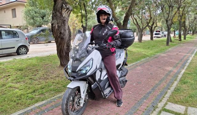 Eskişehir’in 'Muhtar Bacı'sı: Mahallesini motosikletiyle karış karış geziyor