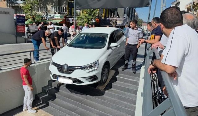 Kütahya'da markete girecekti, merdivenlerde asılı kaldı