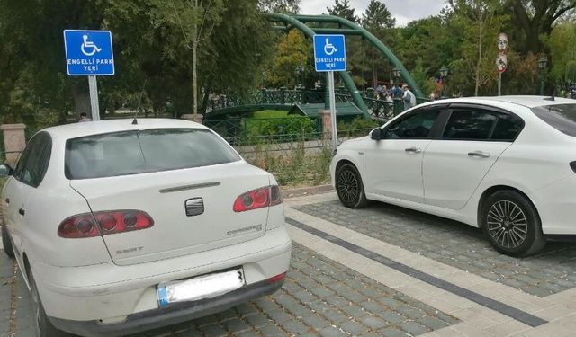 Eskişehir'de engelli park yerleri yine işgal altında