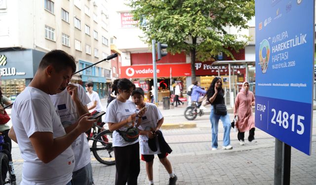 Eskişehir'i ipuçlarıyla keşfettiler,61 kilo çöp topladılar!