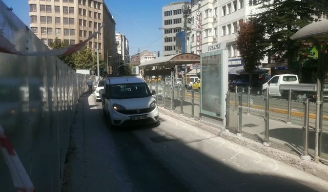 Halkevi inşaatı hızlandı: Cadde trafiğe açıldı