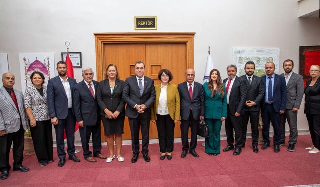 Ayhan Sezer’den ESOGÜ Rektörü Emine Gümüşsoy’a hayırlı olsun ziyareti