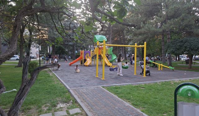 Eskişehir'de güzel havanın tadını parklarda çıkardılar