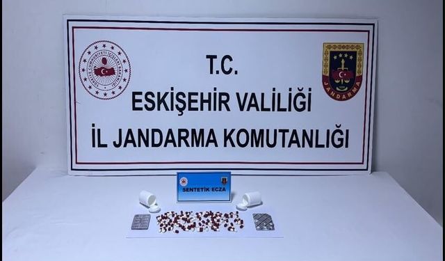 Eskişehir’de otobüs yolculuğu cezaevinde bitti: Üzerinden onlarca hap çıktı!