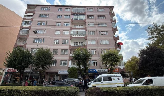 Eskişehir'de şüpheli ölüm: Apartman girişinde cansız bedeni bulundu
