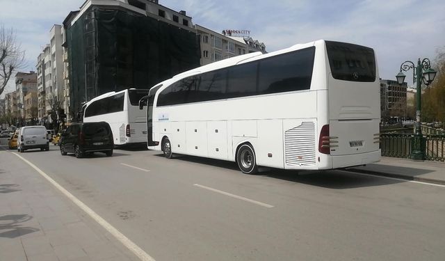 Eskişehir'de park yasağına rağmen köprülerde aynı görüntü