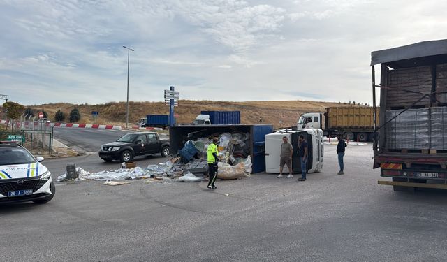 Eskişehir OSB’de kamyon devrildi: Sürücü hafif yaralandı
