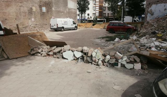 Eskişehir’de çözüm bekleyen arsada şaşırtan önlem