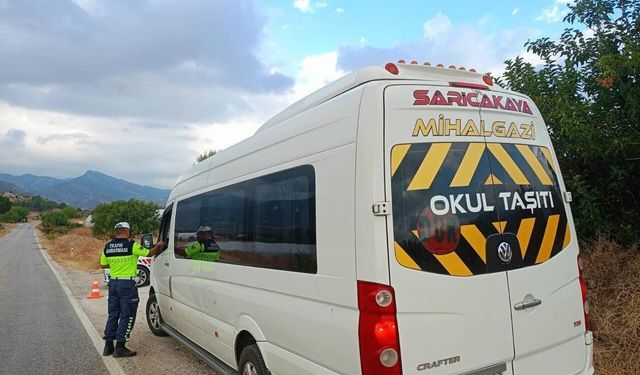 Eskişehir’de jandarmadan okul çevreleri ve servis araçlarına denetim