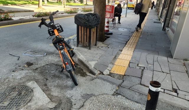 Eskişehir’de kaldırım işgali: Elektrikli bisikletler için park uyarısı