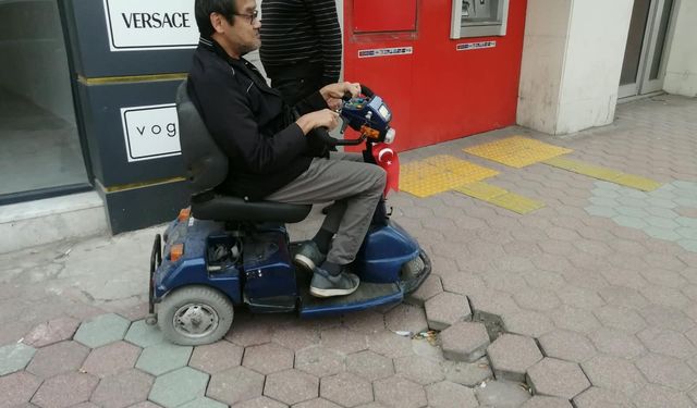 Sivrihisar Caddesi’nde engelli vatandaşlara büyük engel
