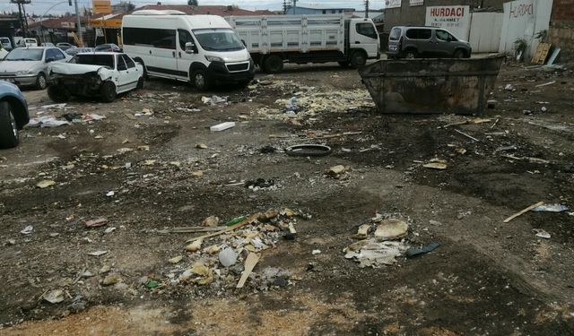 Sanayi esnafı isyan etti: Çöp sorunu büyüyor