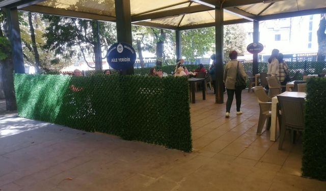 Eskişehir'de kadınlar talep etti, çay bahçesinde aile yeri