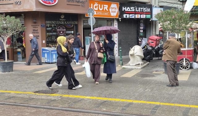 Eskişehir’de beklenen oldu: Sağanak yağış başladı