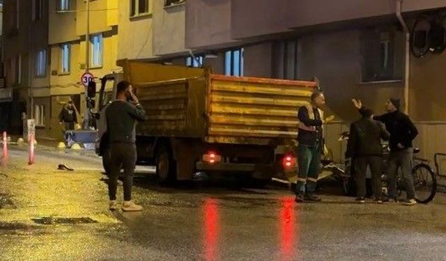Eskişehir'de atık mobilyayı parçalamak istediler, tartışma çıktı
