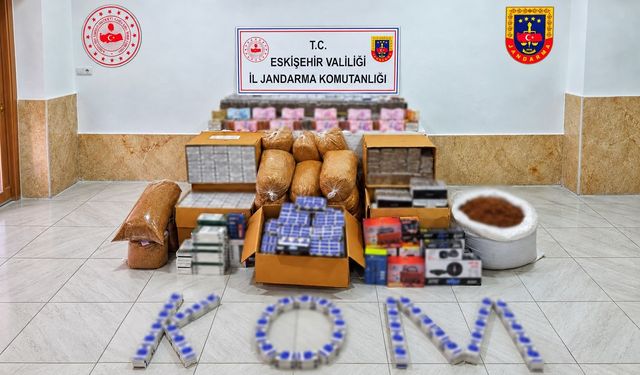 Eskişehir’de kaçakçılığa darbe! Ele geçirilen para dikkat çekti