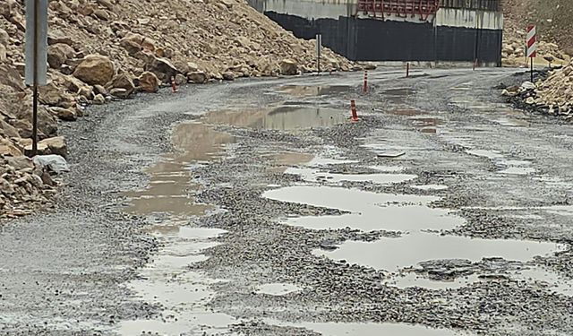 Eskişehir'deki bu yolda araç kullanmak mucize: Çözüm bekleniyor