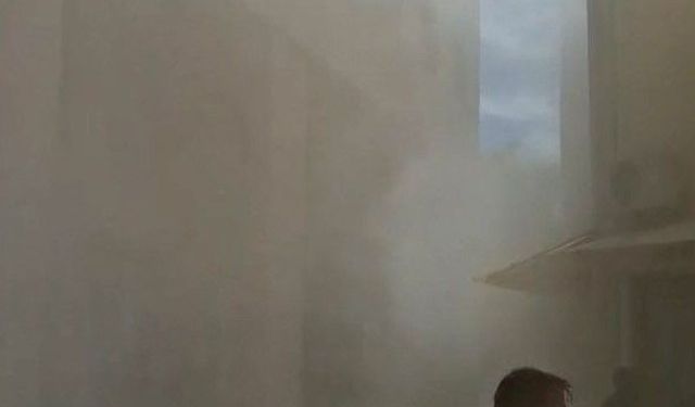Eskişehir'de çarşı ortasında yangın: Göz gözü görmedi!