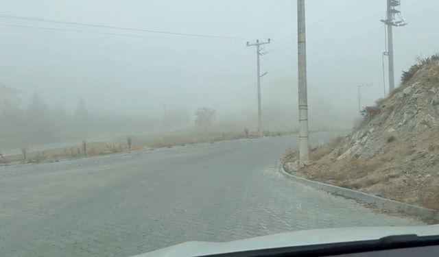 Sivrihisar güne sisle uyandı: Sürücüler zor anlar yaşadı